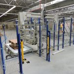 Рабочий на мебельной фабрике фото