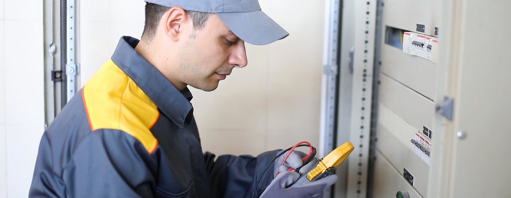 Работа электриком в Чехии фото