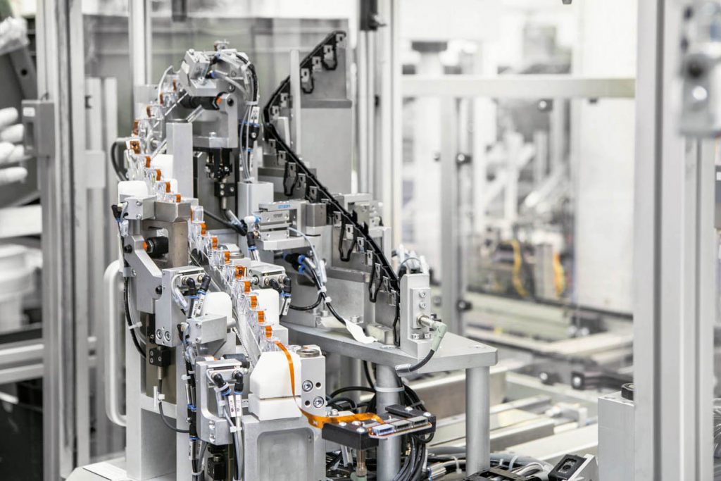 Оператор производства авто фар в Чехию