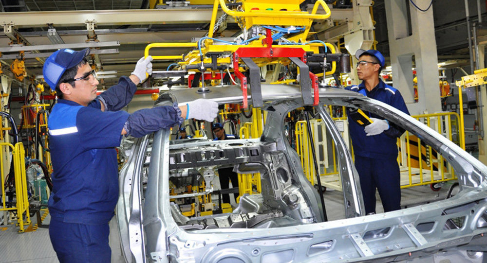 Работник продукции автозапчастей в Польше