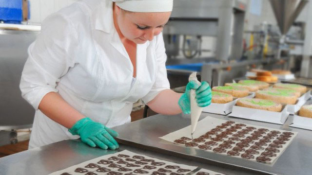 Разнорабочий на конфетной фабрике в Польше