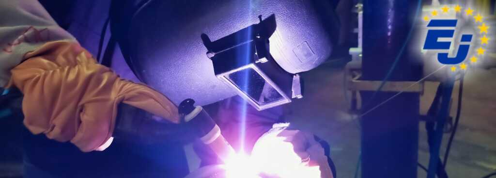 Работа сварщиком в Чехии на Magna фото