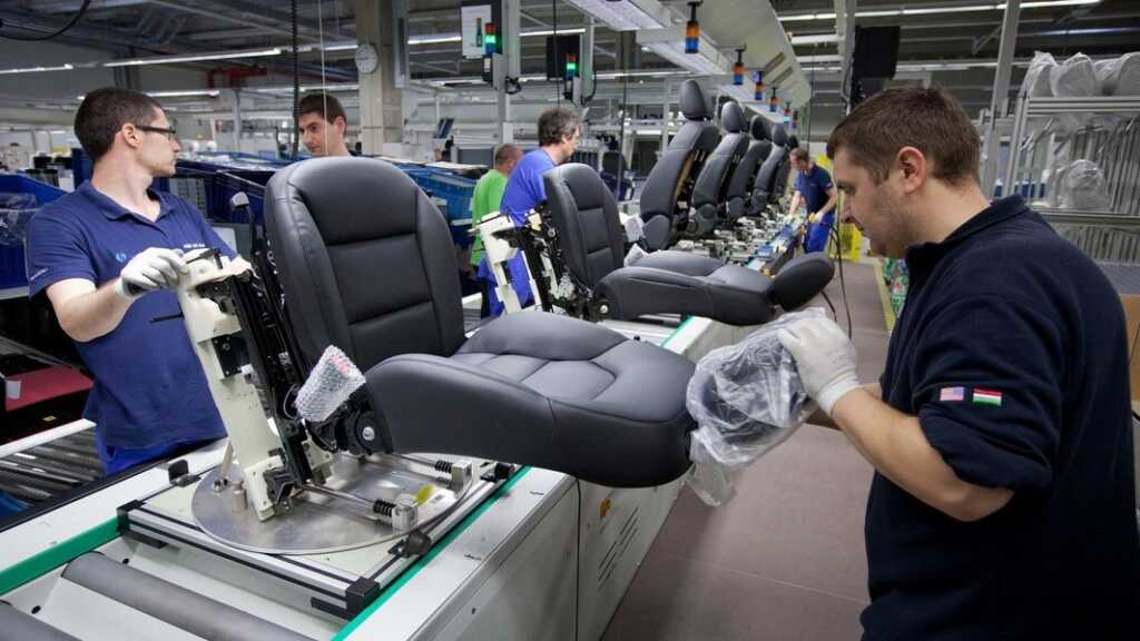 Сборка автомобильных кресел в Польше фото