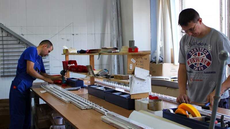 Gliwice. Сборка металлопластиковых жалюзи в Польше фото