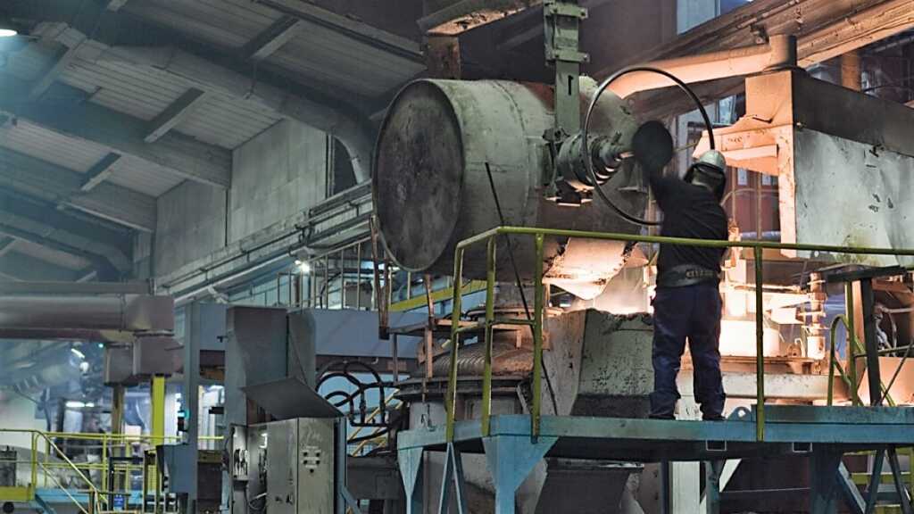 Работа на фабрике каминов и печей в Польше фото